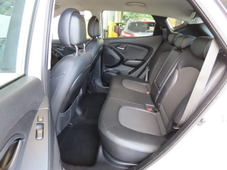 HF64LCT_ORIGINALBACKGROUND_BackSeatsfromLeft_4_20260710101944
