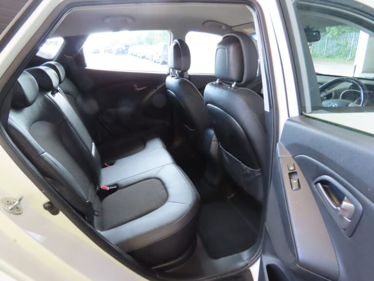 HF64LCT_ORIGINALBACKGROUND_BackSeatsfromRight_5_20260710101945