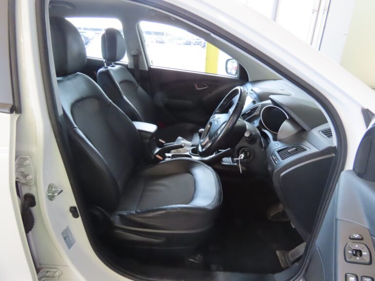 HF64LCT_ORIGINALBACKGROUND_FrontSeatsfromRight_3_20260710101944