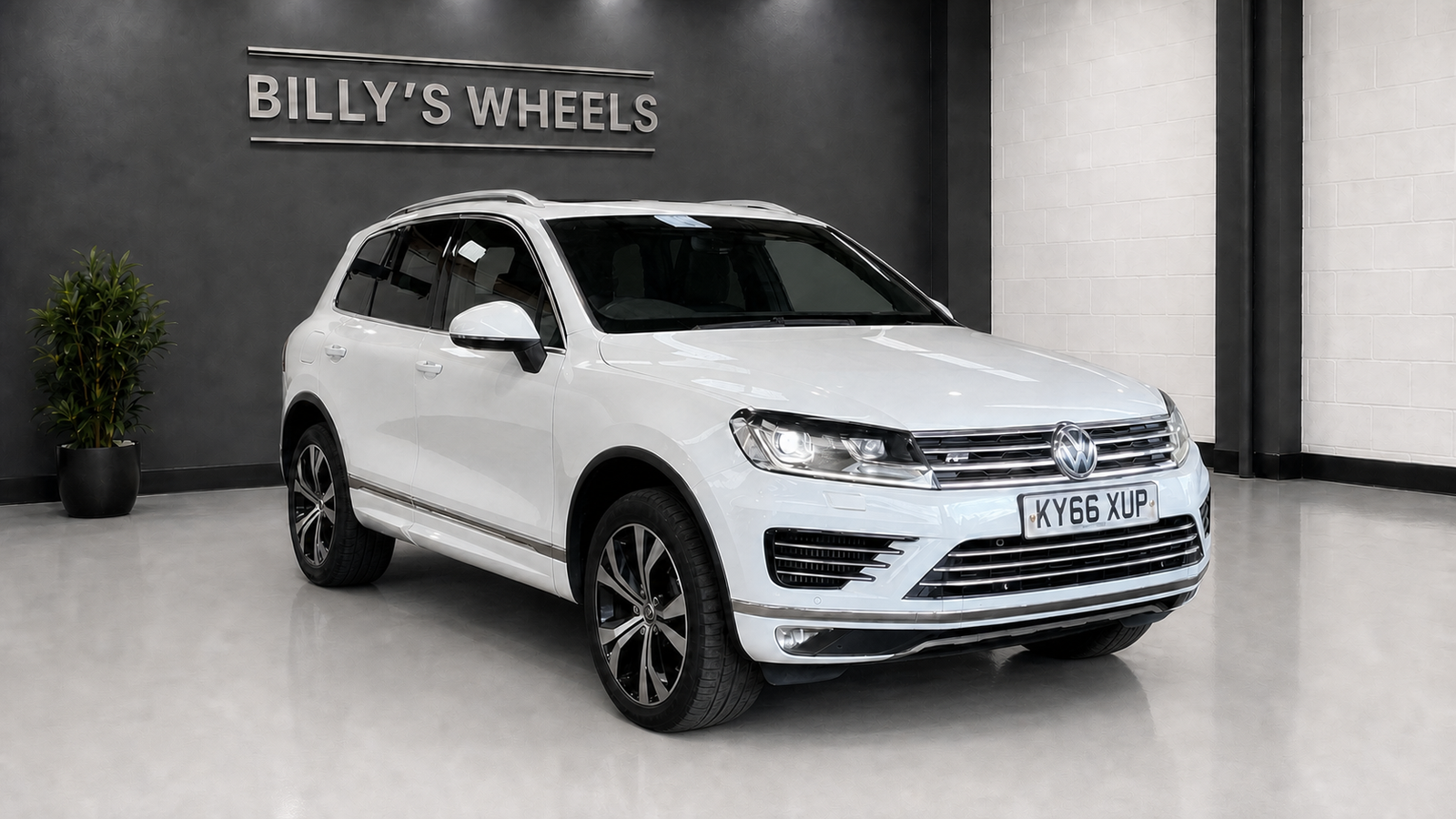 2016 Volkswagen Touareg R-Line KY66 XUP photograph 1