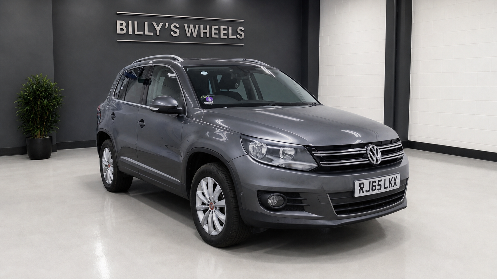 2015 Volkswagen Tiguan Match 4Motion photograph 1 of 19
