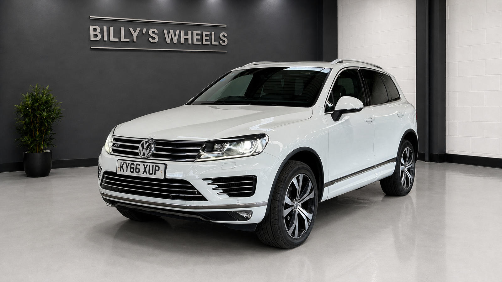 2016 Volkswagen Touareg R-Line KY66 XUP photograph 2