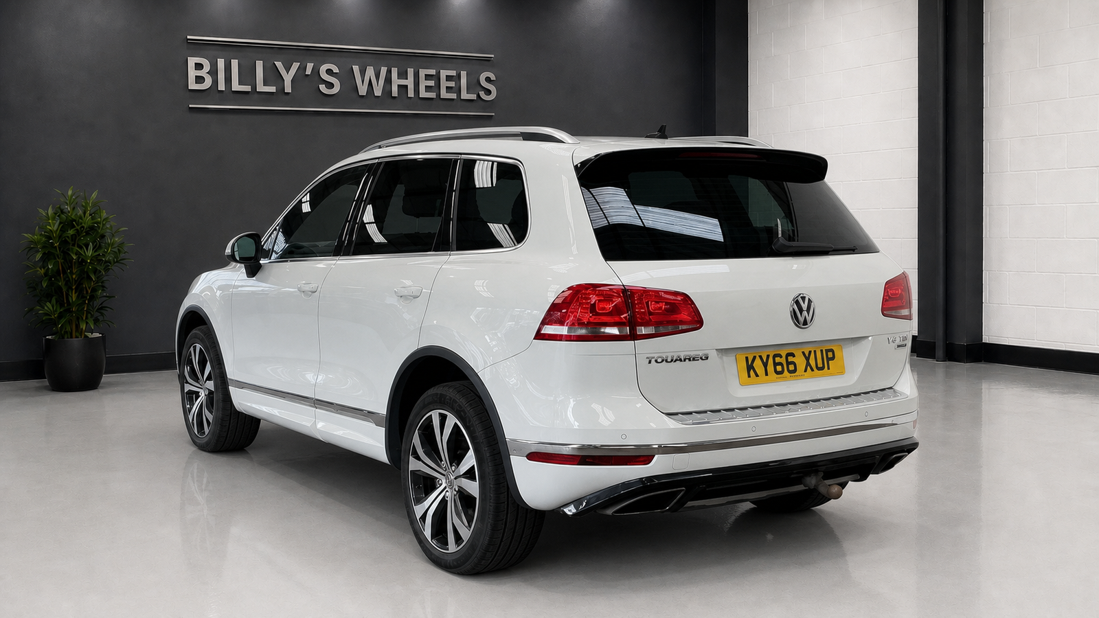 2016 Volkswagen Touareg R-Line KY66 XUP photograph 3