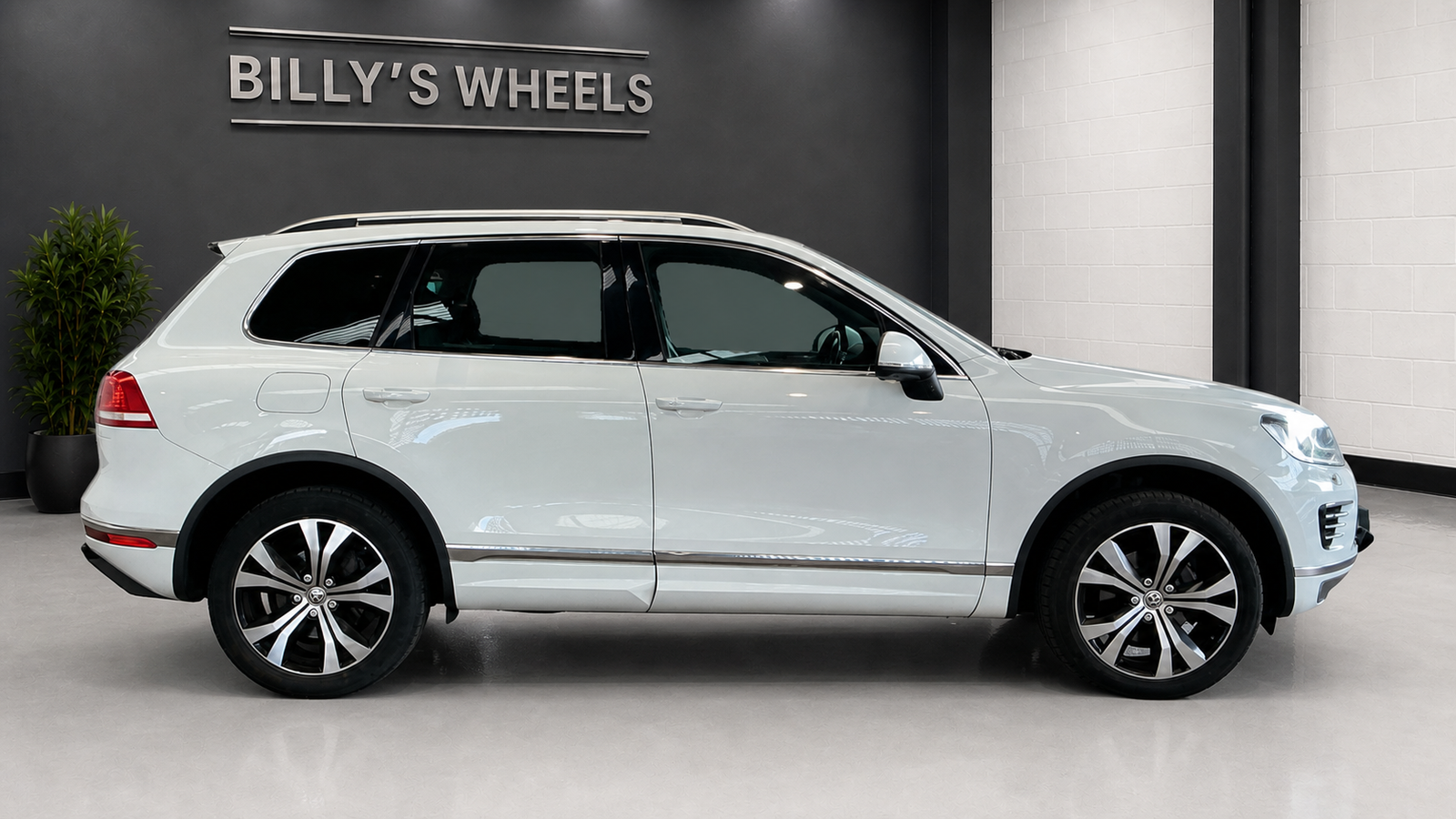 2016 Volkswagen Touareg R-Line KY66 XUP photograph 5