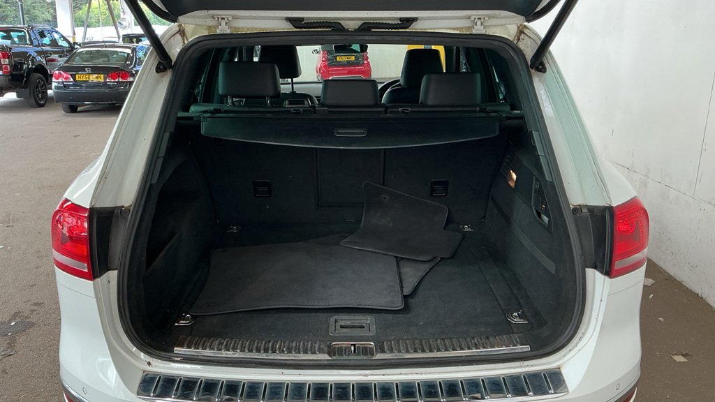 2016 Volkswagen Touareg R-Line KY66 XUP photograph 7