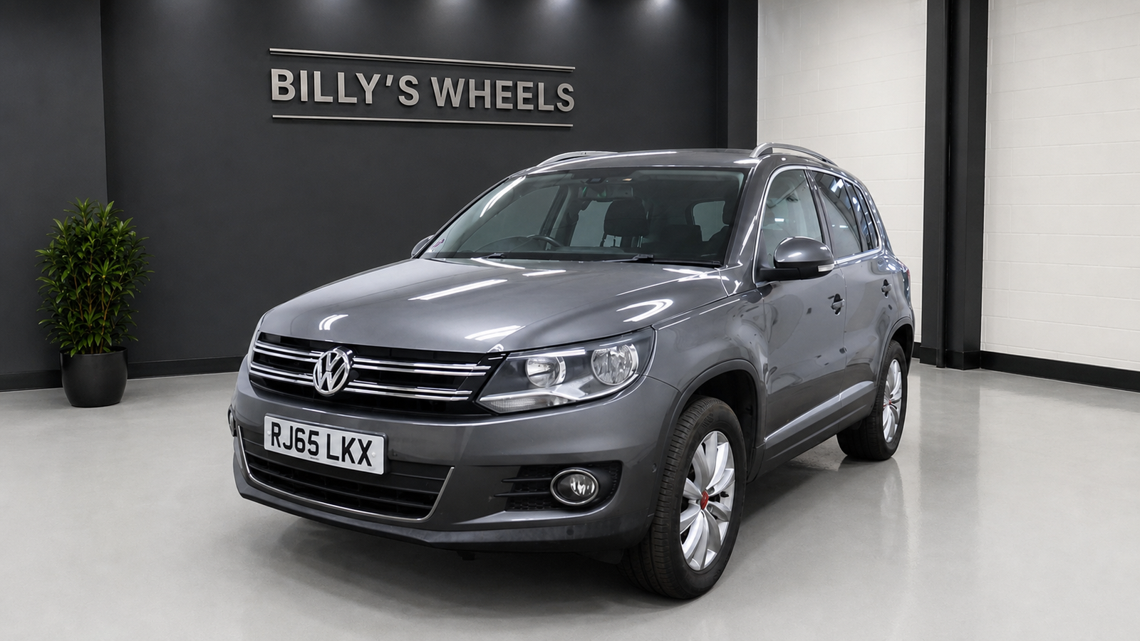 2015 Volkswagen Tiguan Match 4Motion photograph 8 of 19