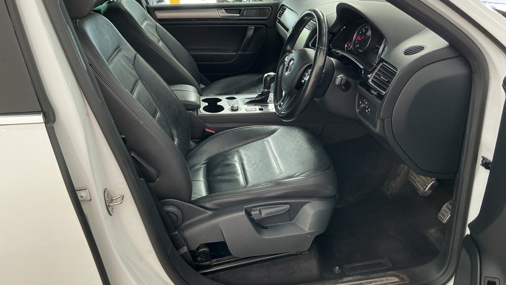 2016 Volkswagen Touareg R-Line KY66 XUP photograph 9