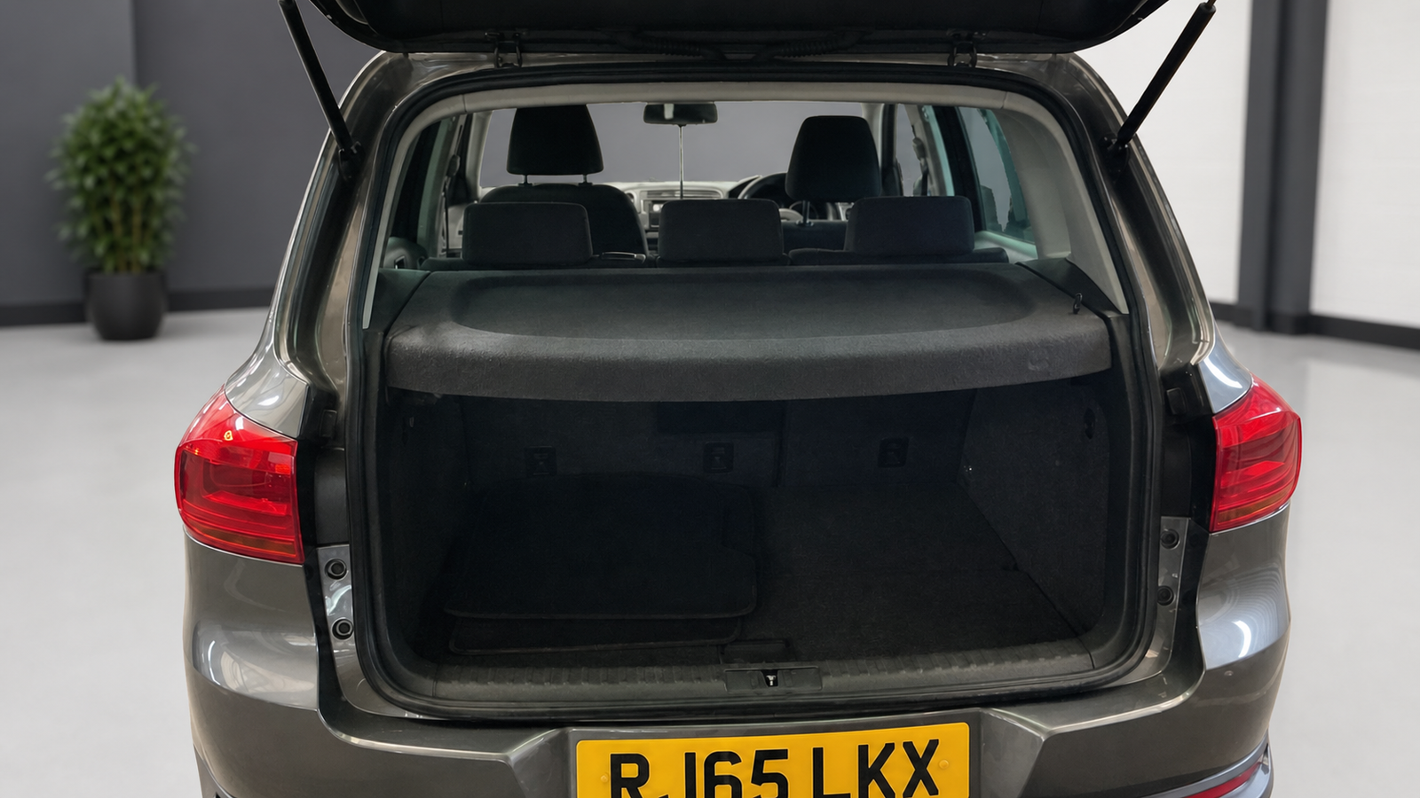 2015 Volkswagen Tiguan Match 4Motion photograph 15 of 19