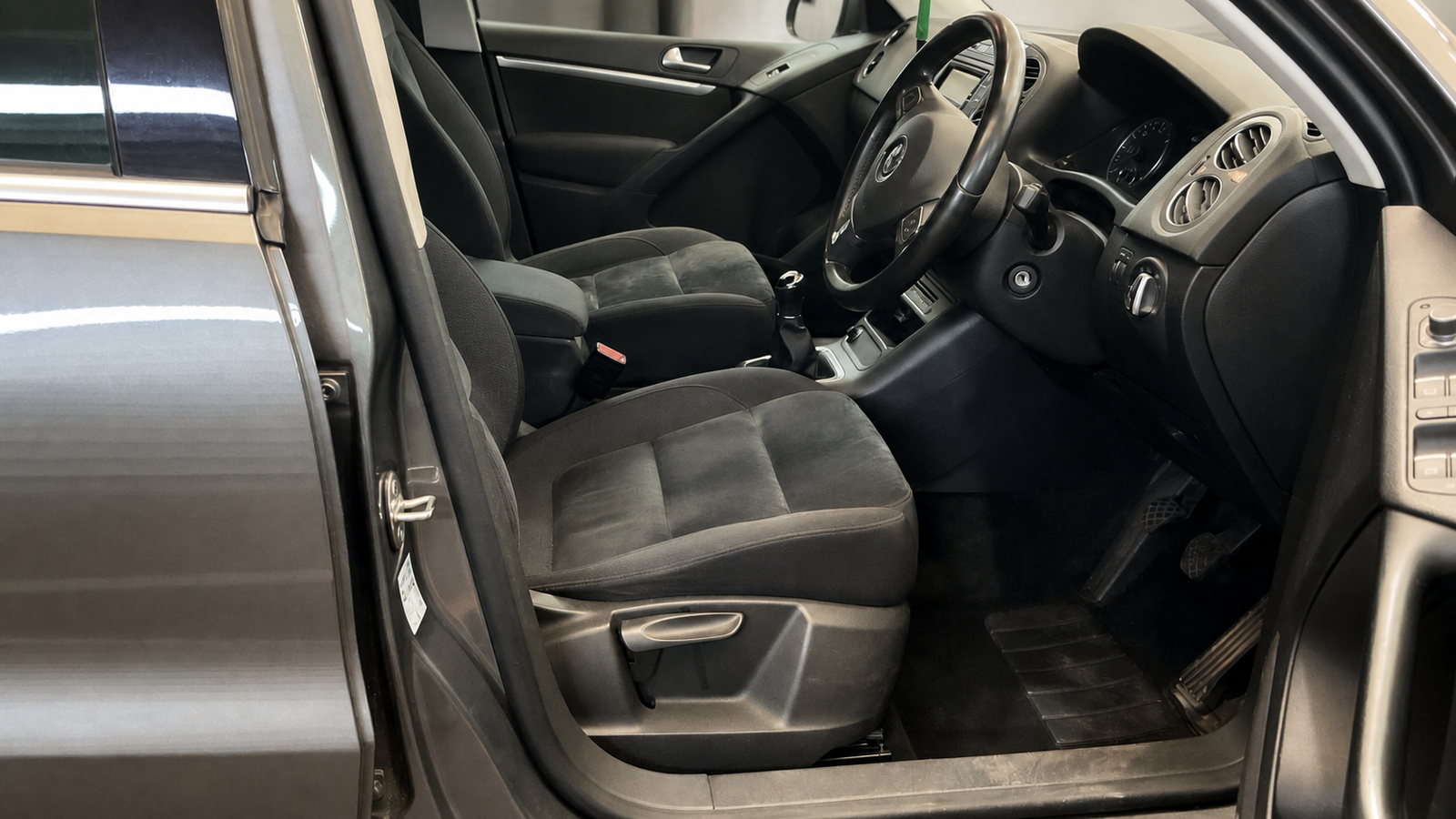 2015 Volkswagen Tiguan Match 4Motion photograph 17 of 19