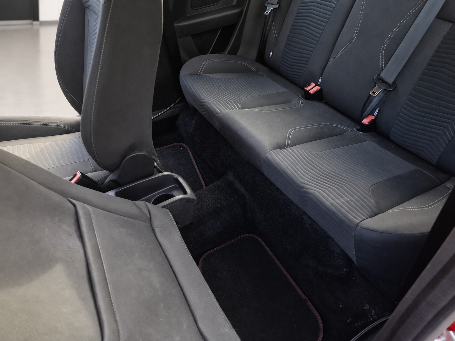 2017 Ford Fiesta Zetec photograph 18 of 19