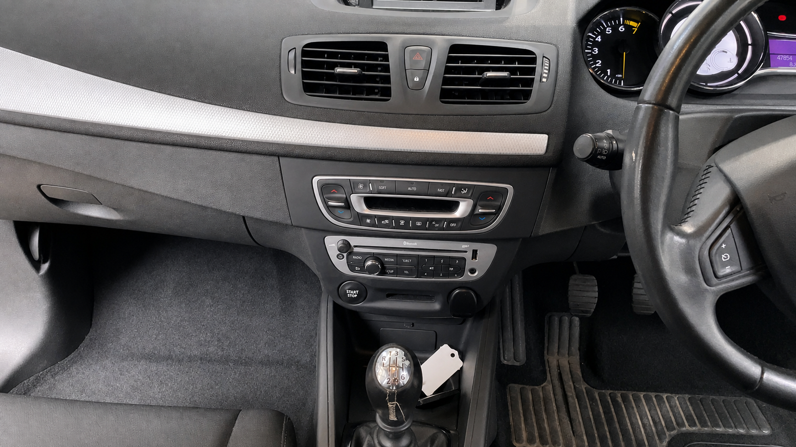 2014 Renault Mégane photograph 11 of 16