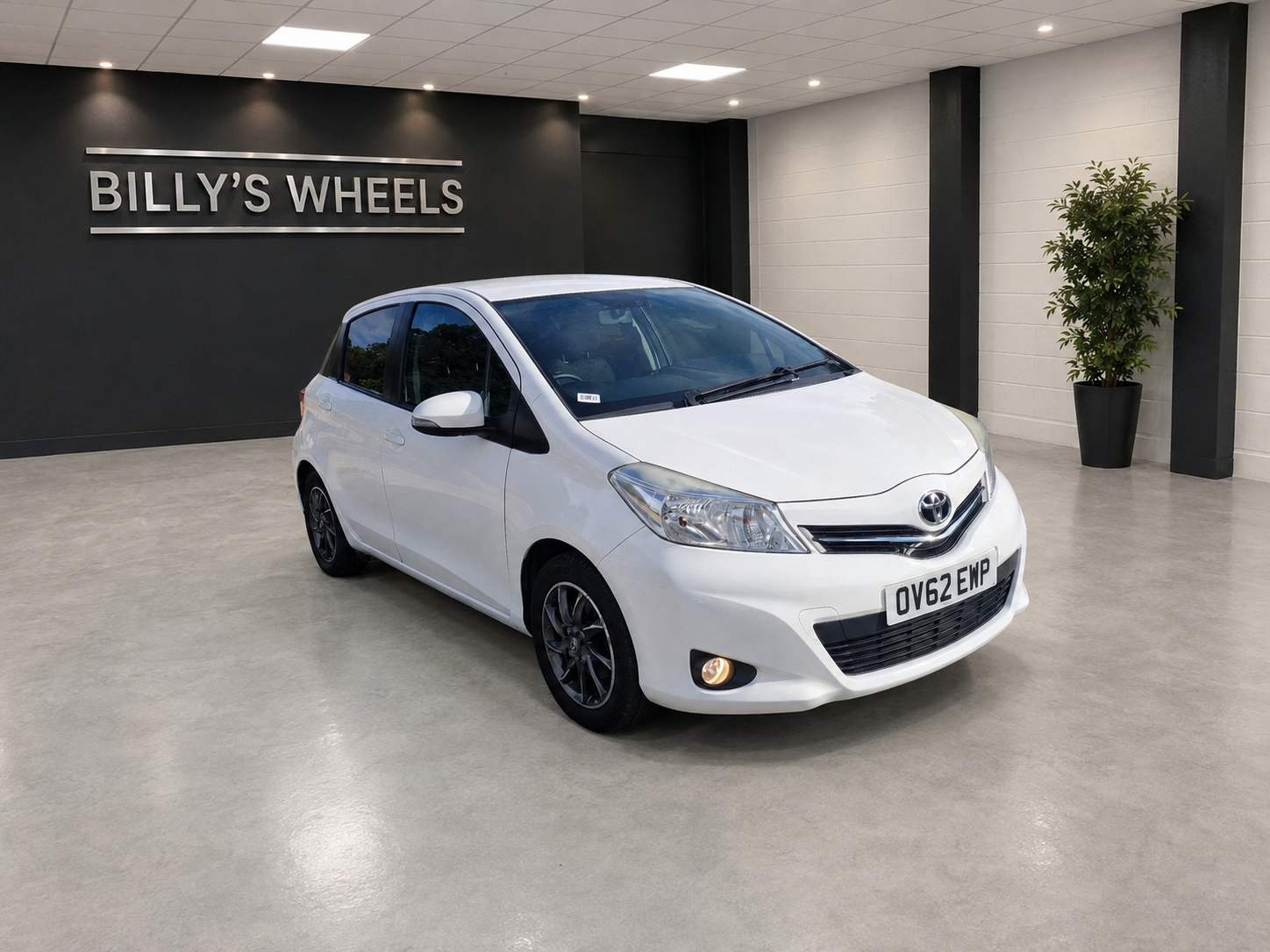 2012 Toyota Yaris Edition photograph 2 of 20