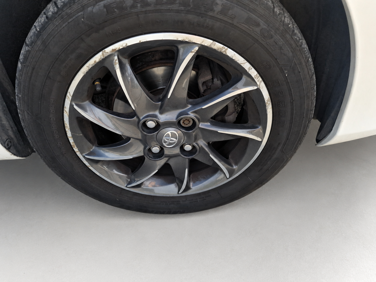 2012 Toyota Yaris Edition photograph 3 of 20
