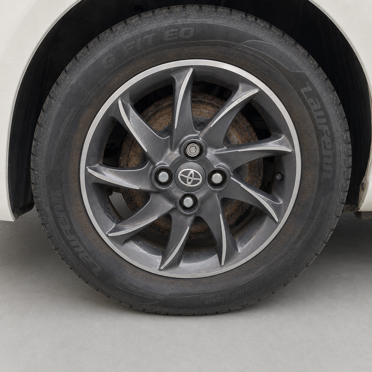 2012 Toyota Yaris Edition photograph 5 of 20