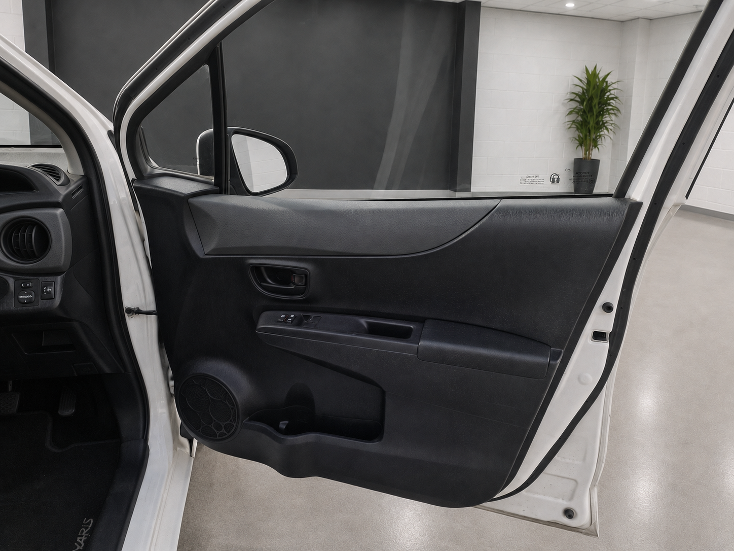 2012 Toyota Yaris Edition photograph 11 of 20