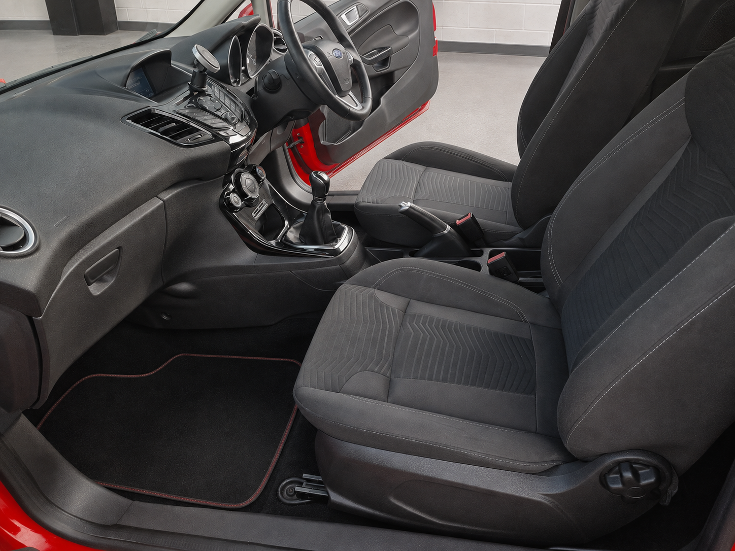 2017 Ford Fiesta Zetec photograph 15 of 19