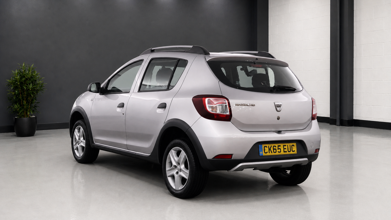 2015 Dacia Sandero Stepway 0.9 TCe 90 Ambiance photograph 3 of 13