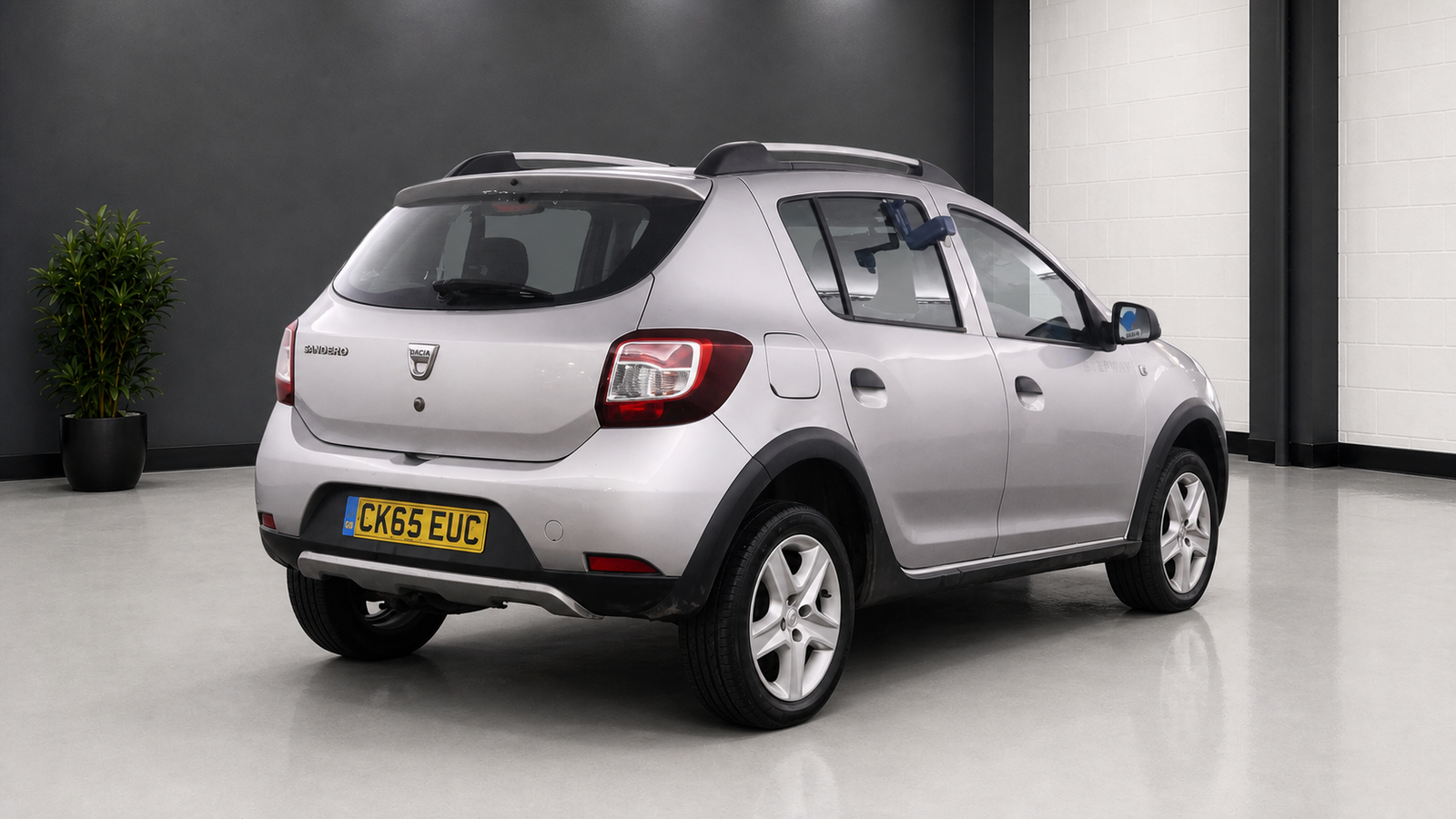 2015 Dacia Sandero Stepway 0.9 TCe 90 Ambiance photograph 4 of 13
