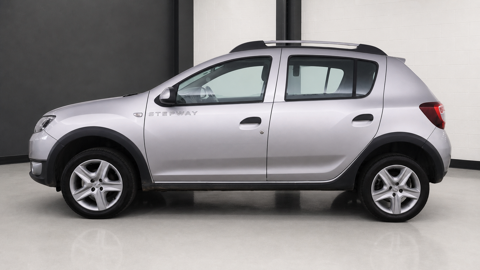 2015 Dacia Sandero Stepway 0.9 TCe 90 Ambiance photograph 6 of 13