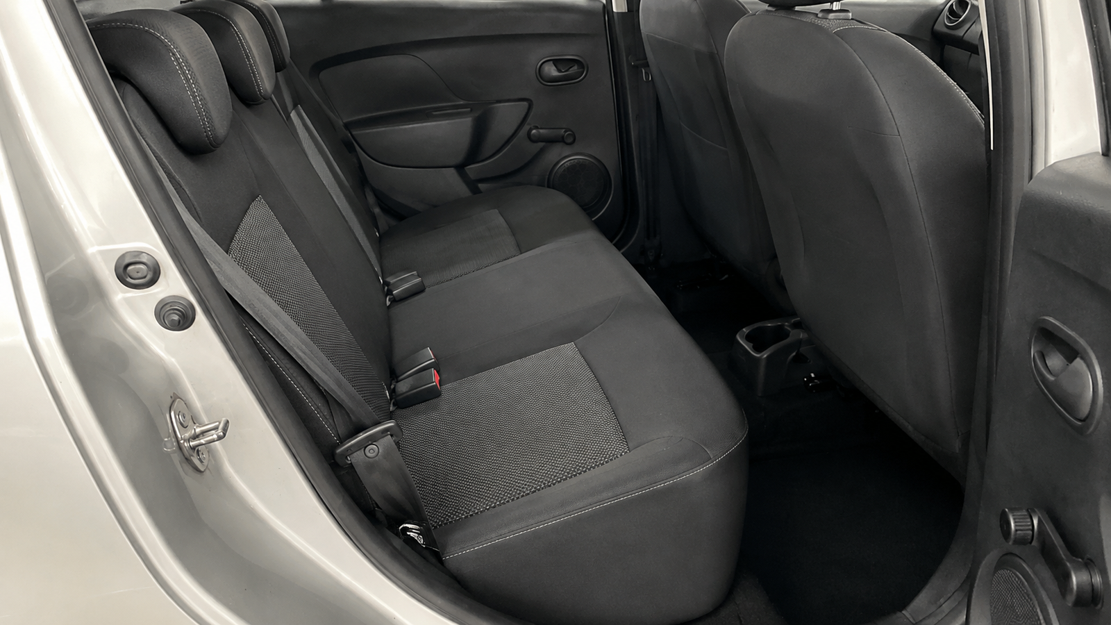 2015 Dacia Sandero Stepway Ambiance clean rear seats photograph 10 of 13