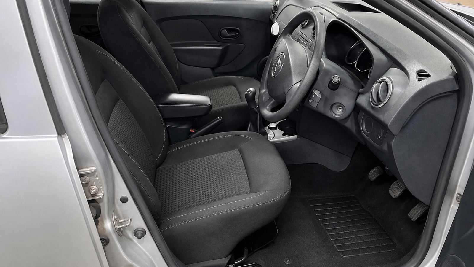 2015 Dacia Sandero Stepway Ambiance clean front seats photograph 11 of 13