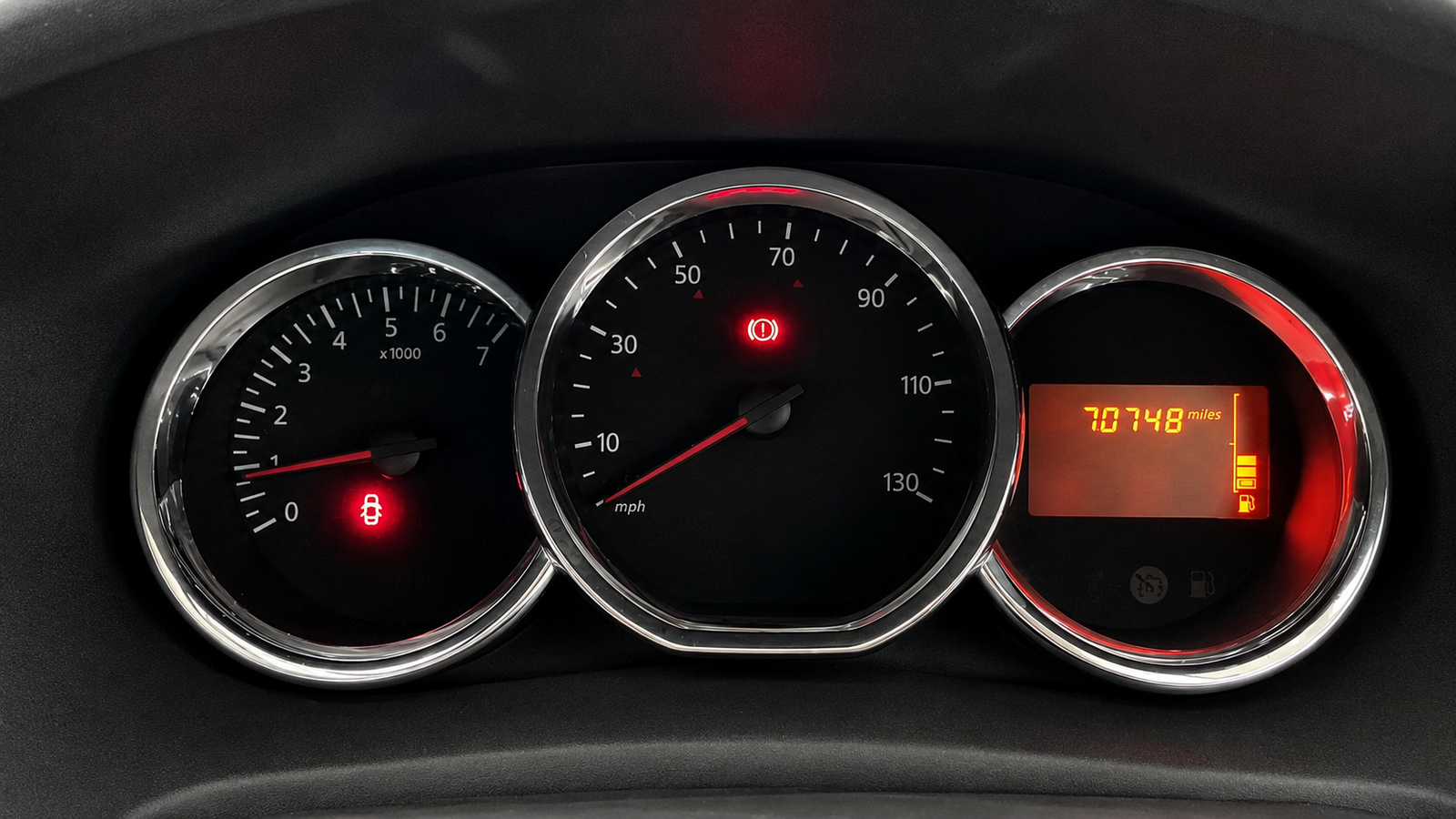2015 Dacia Sandero Stepway Ambiance clean instrument cluster photograph 12 of 13