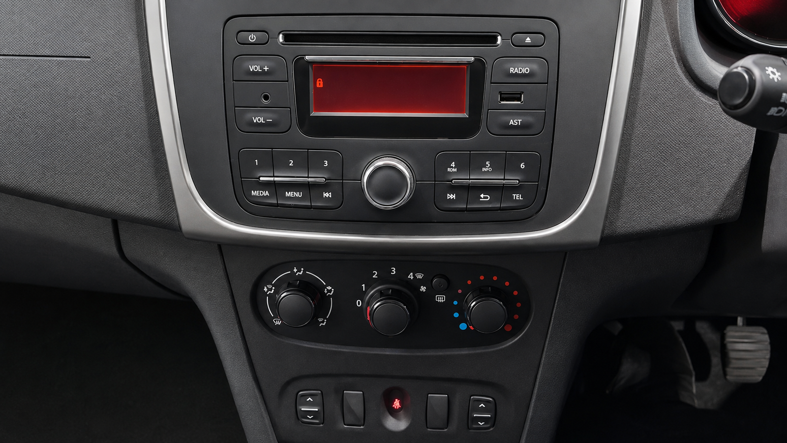 2015 Dacia Sandero Stepway Ambiance clean infotainment photograph 13 of 13